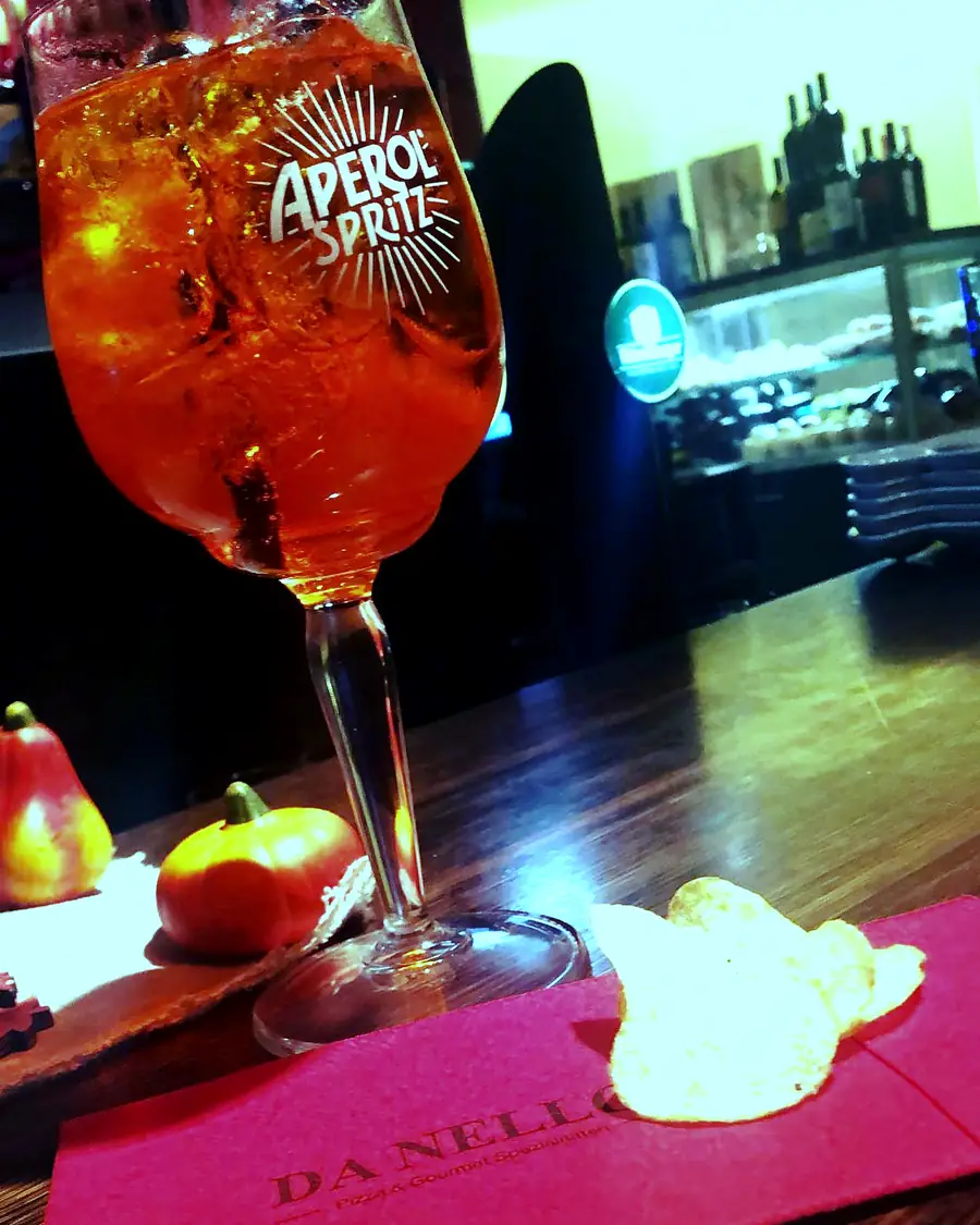 Aperol Spritz an der Bar