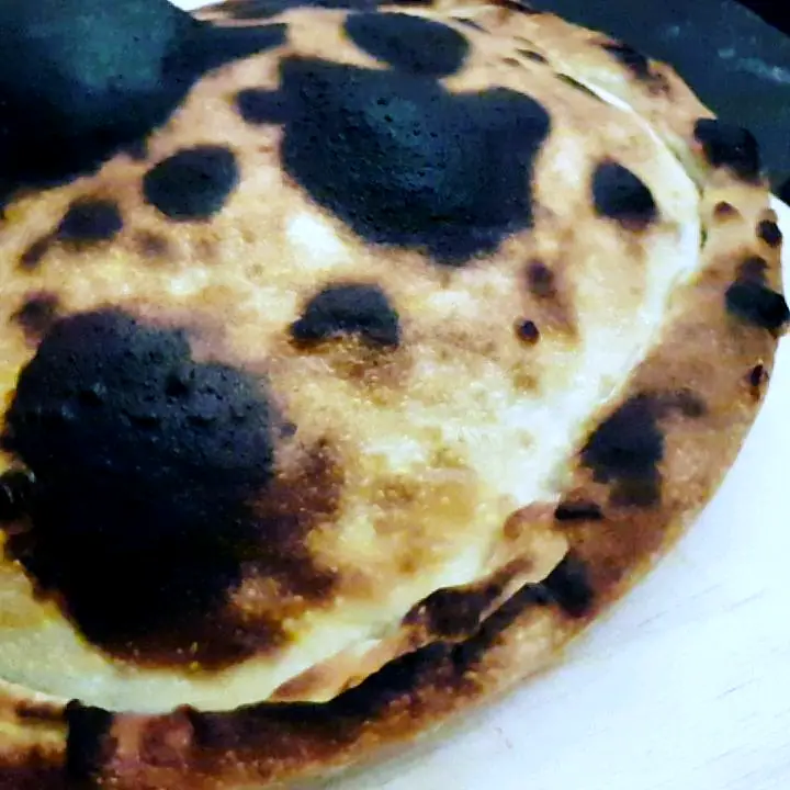 Leopardenmuster am Pizzarand