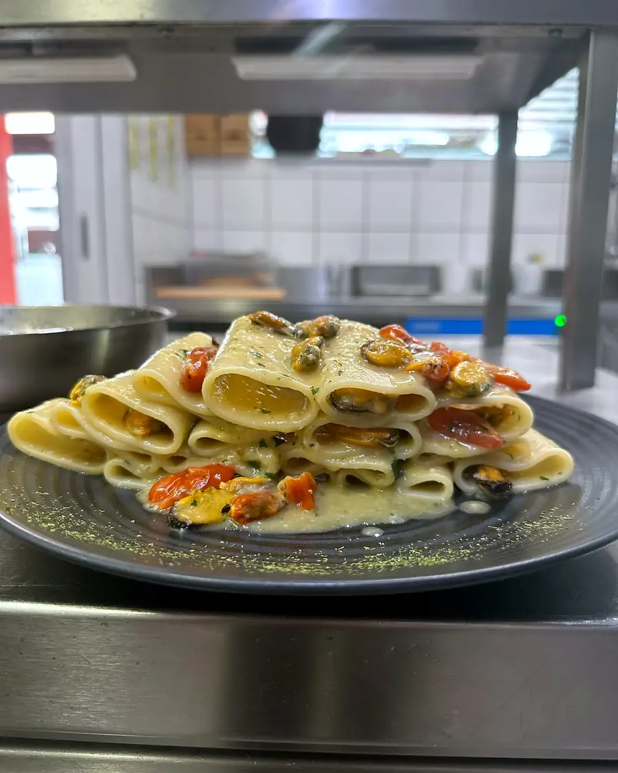 Paccheri mit Miesmuscheln und Kirschparadeisern